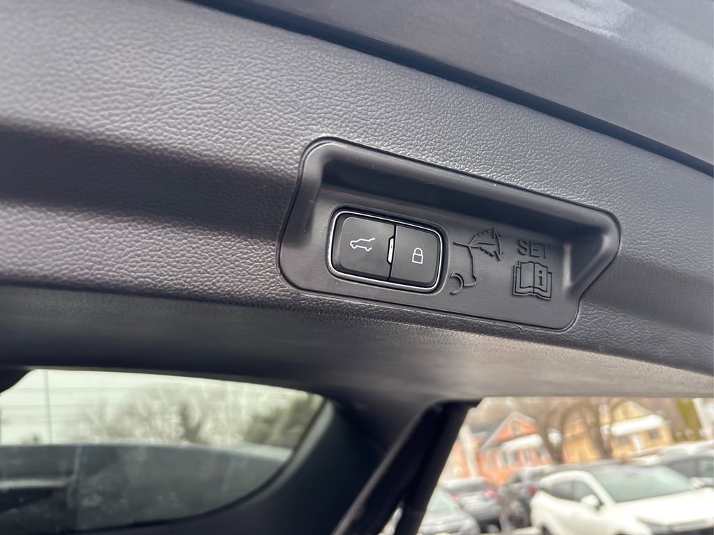 Used 2020 Ford Explorer XLT w/ Equipment Group 202A image 14