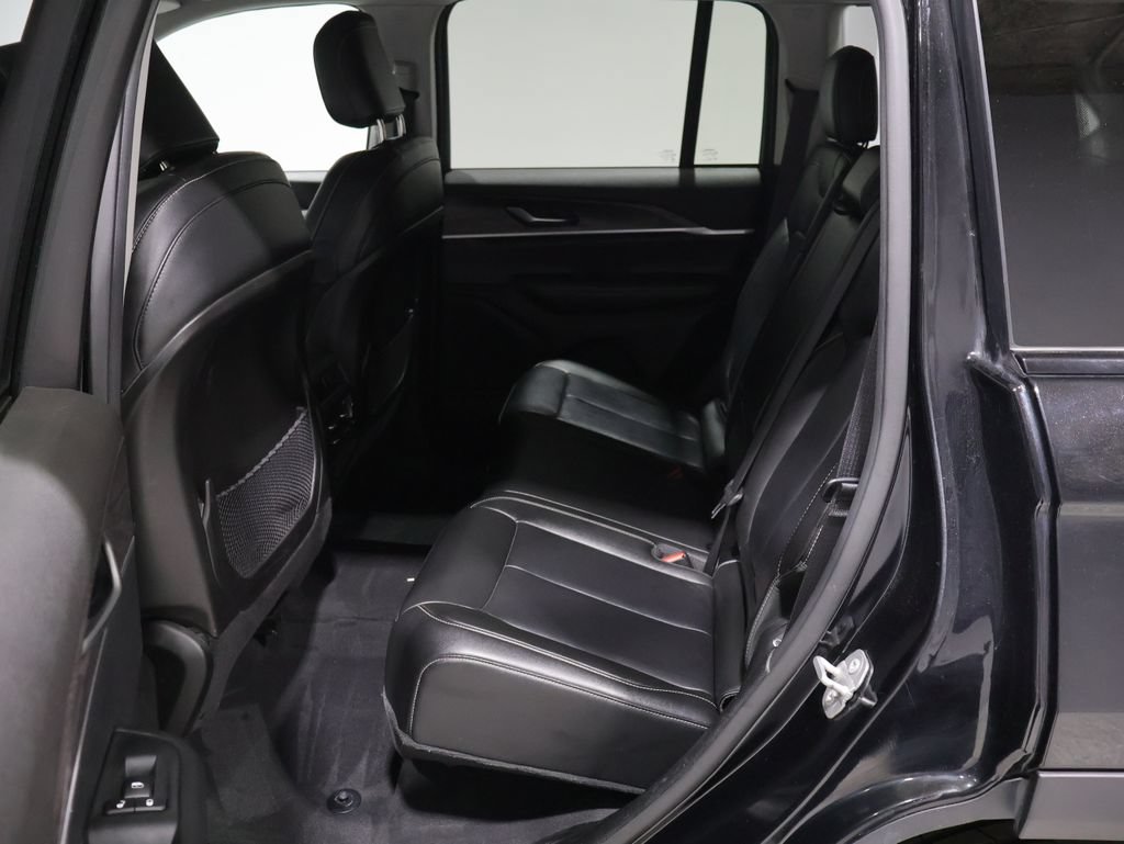 Used 2023 Jeep Grand Cherokee Limited AWD/4WD image 16