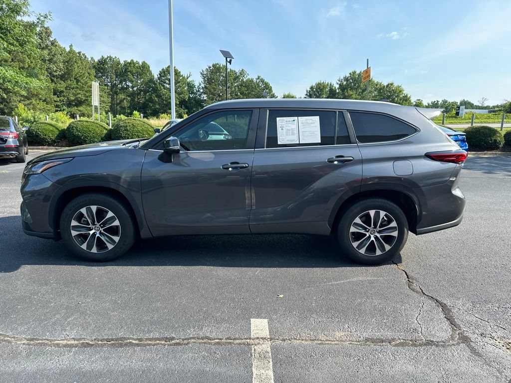 Used 2023 Toyota Highlander XLE FWD image 6