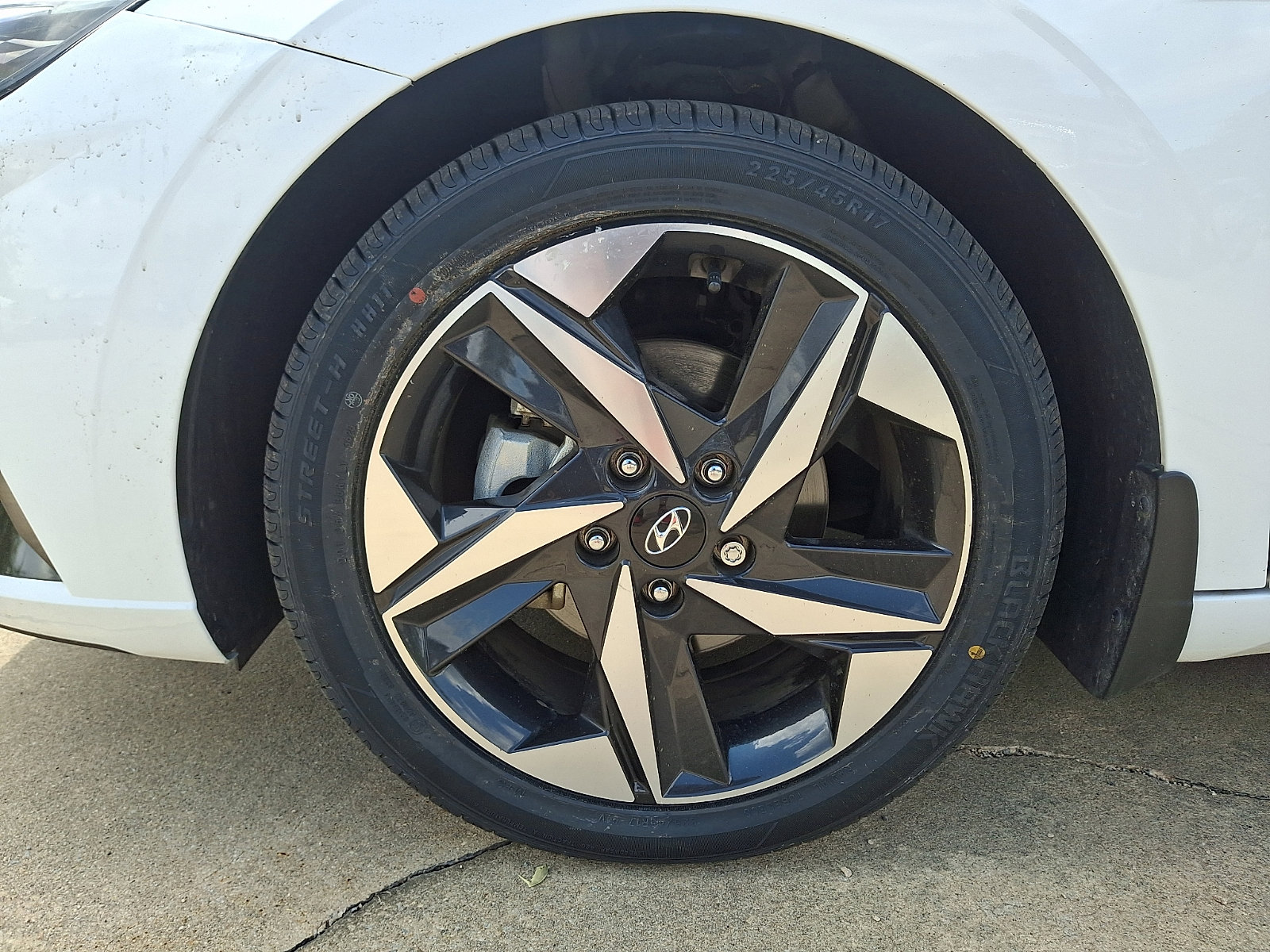 Certified 2022 Hyundai Elantra Limited w/ Winter Weather Package image 28