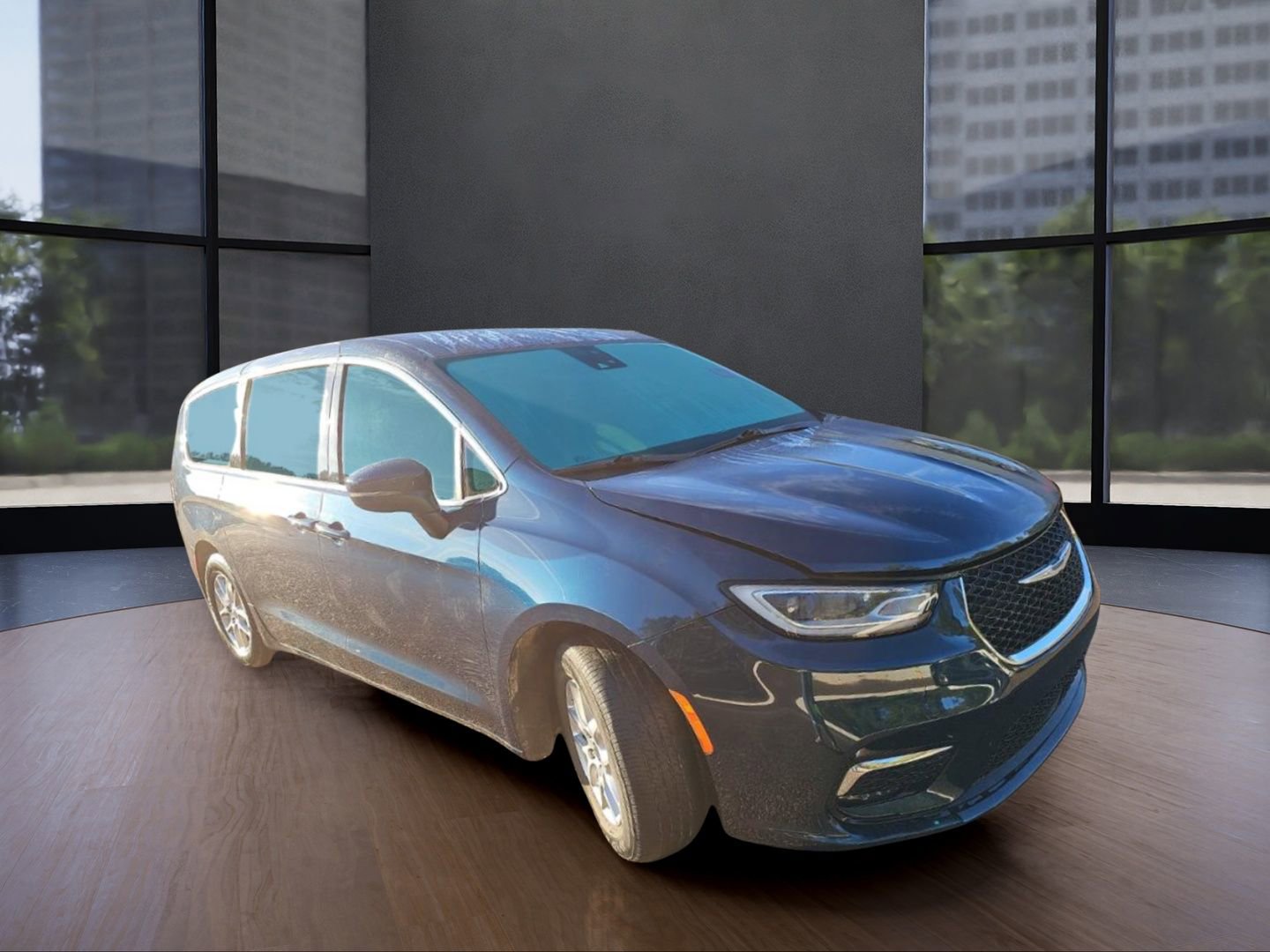 Used 2023 Chrysler Pacifica Touring-L image 3