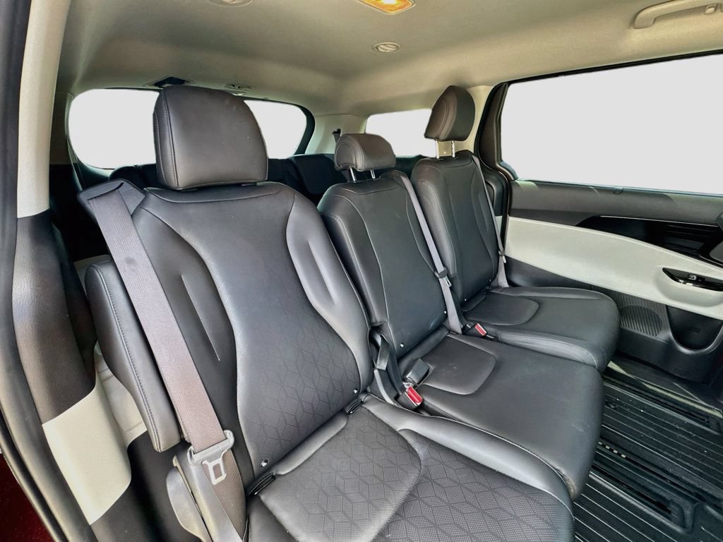 Certified 2023 Kia Carnival SX FWD image 32