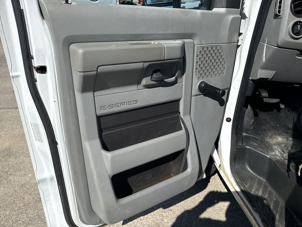 Used 2015 Ford E-350 and Econoline 350 Super Duty image 19