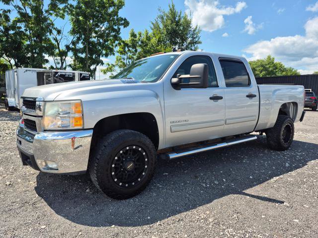 Used 2010 Chevrolet Silverado 2500 LT w/ Interior Plus Package AWD/4WD image 4