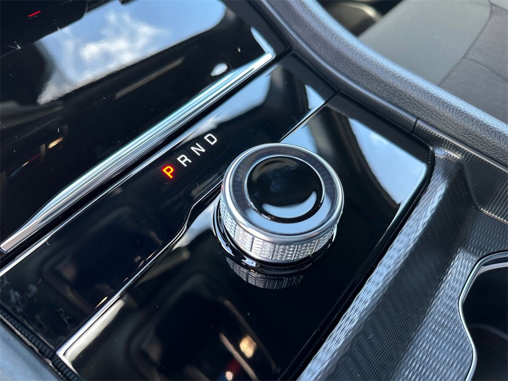 New 2025 Jeep Grand Cherokee Laredo w/ Trailer Tow Package image 28