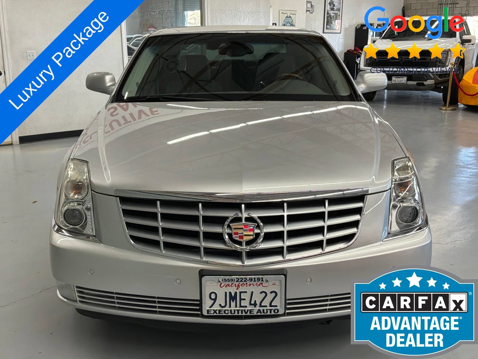 Used 2009 Cadillac DTS w/ Trunk Convenience Package FWD image 2