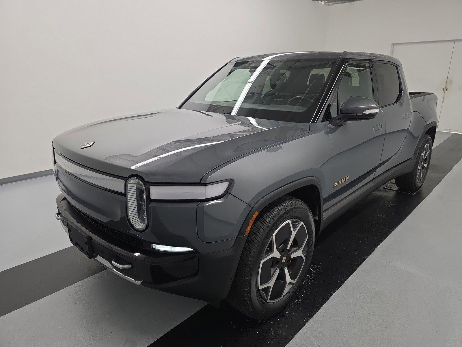 Used 2022 Rivian R1T Adventure image 1