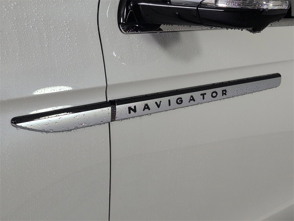 New 2025 Lincoln Navigator Reserve image 5