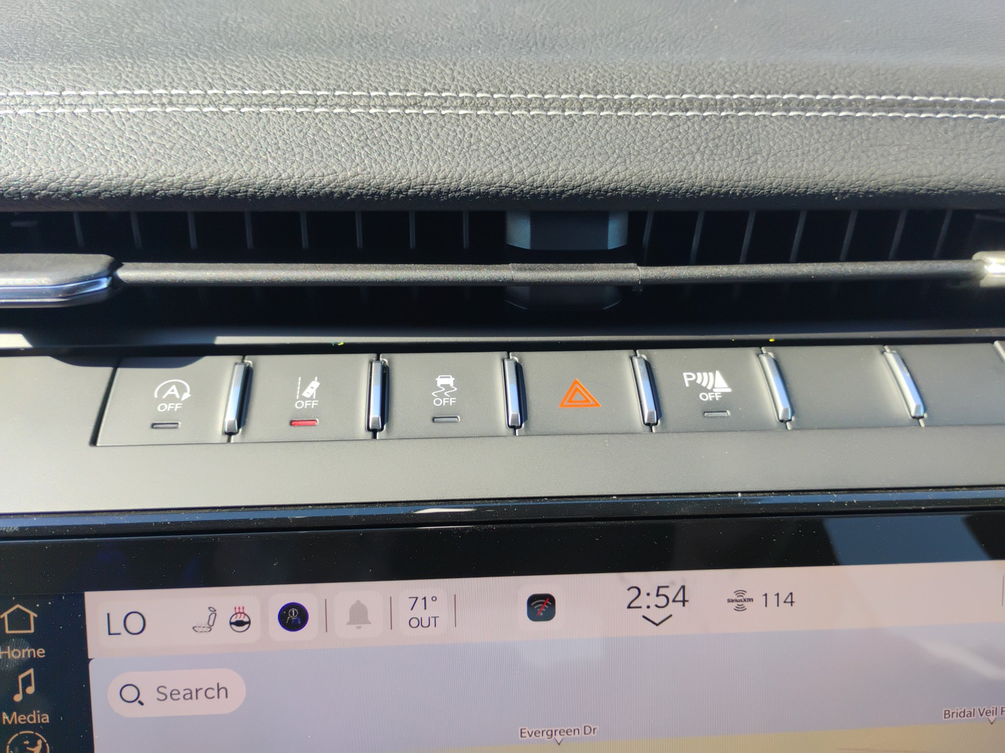 New 2027 Jeep Grand Cherokee Altitude AWD/4WD image 32
