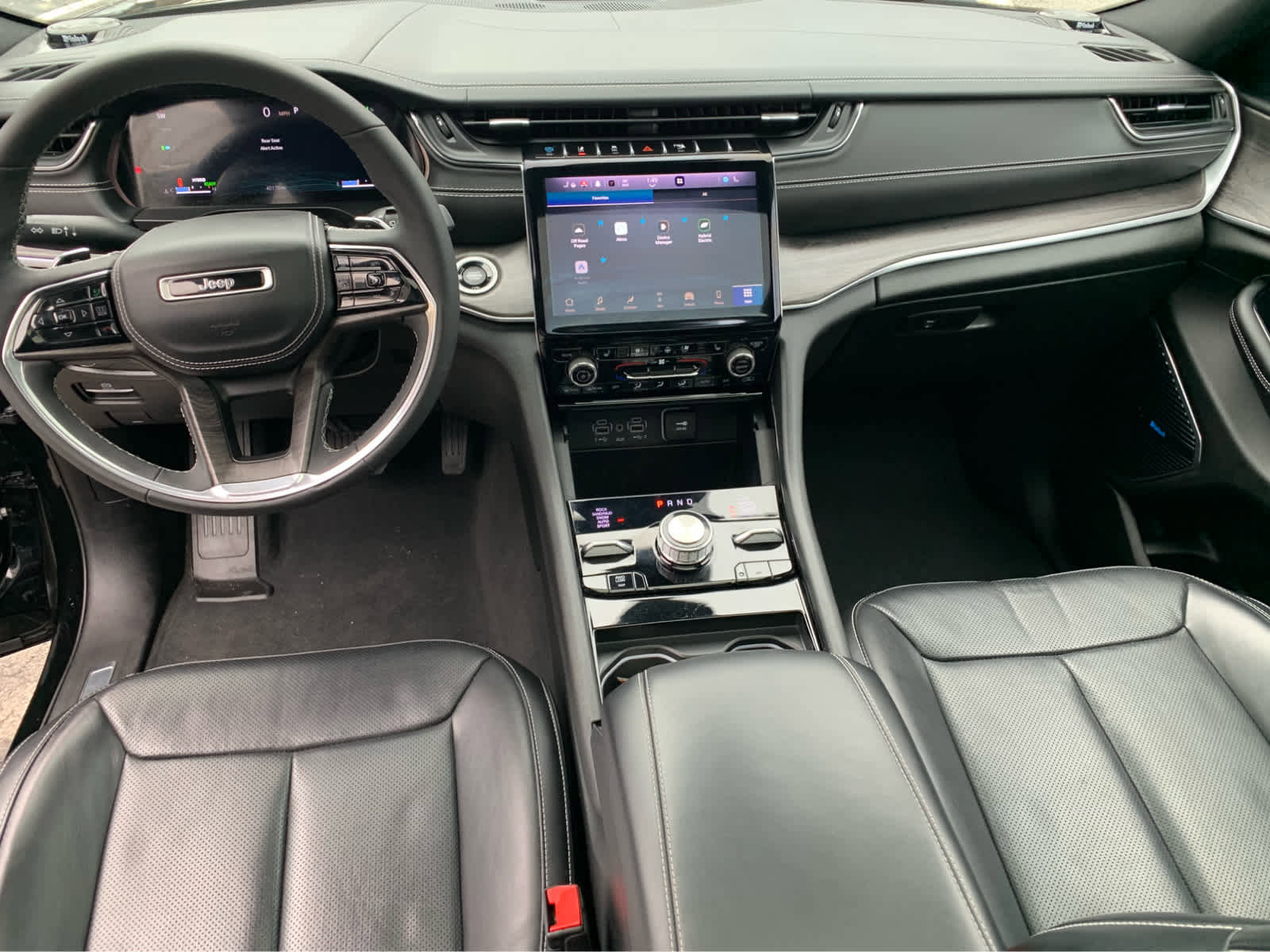 Used 2022 Jeep Grand Cherokee Overland image 11