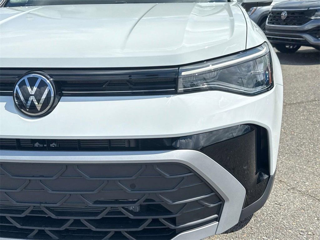 New 2025 Volkswagen Taos SE image 7