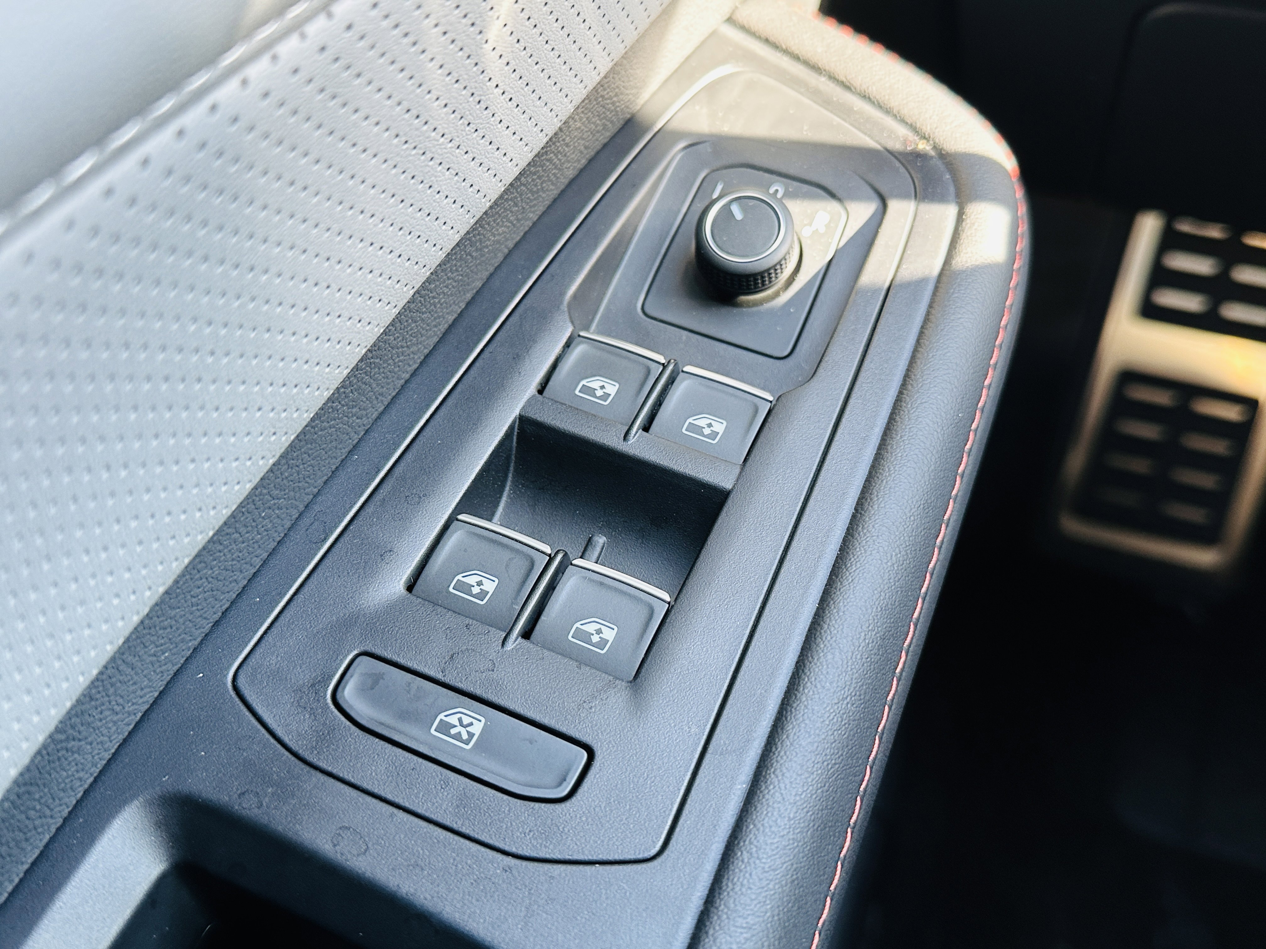 Used 2024 Volkswagen Atlas Peak Edition SEL image 18