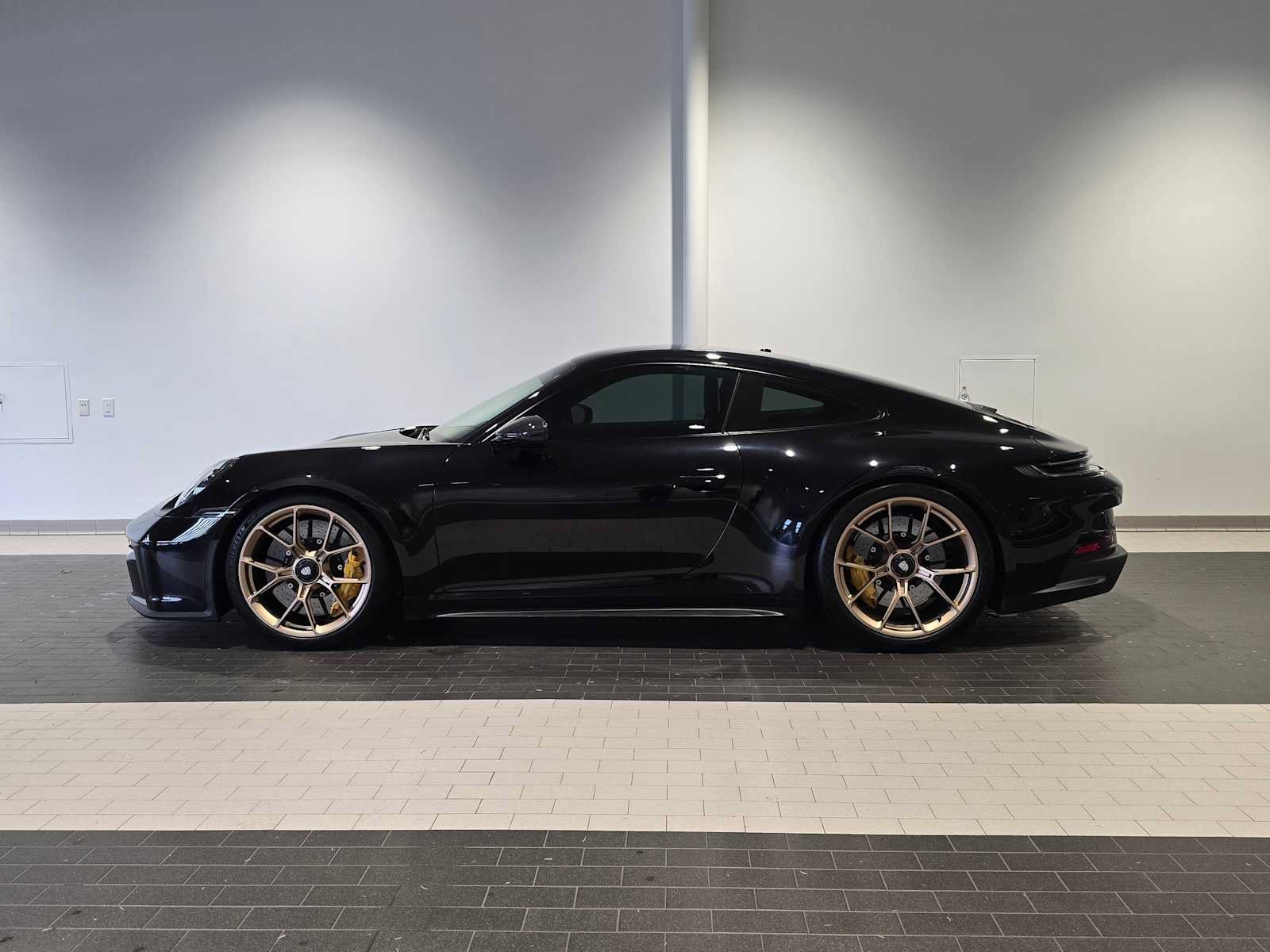 Used 2022 Porsche 911 GT3 RWD image 2