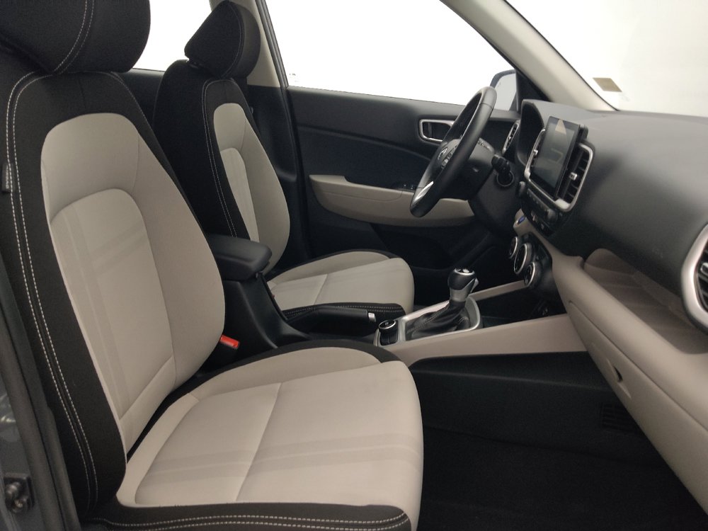 Used 2025 Hyundai Venue SEL FWD image 21