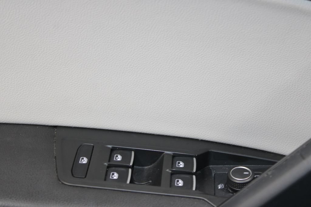 Used 2019 Volkswagen Tiguan SEL FWD image 38