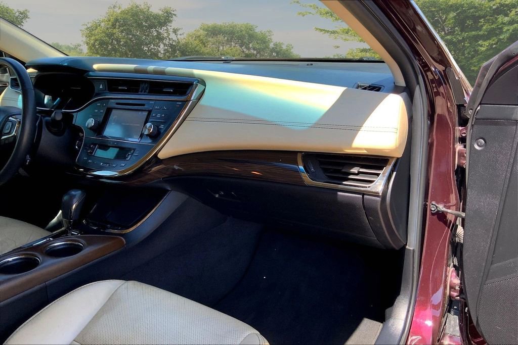Used 2015 Toyota Avalon Limited w/ Technology Package image 25