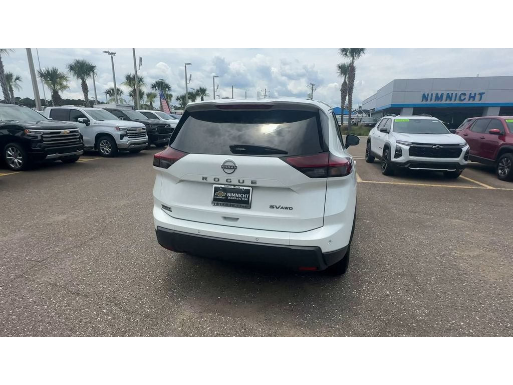 Used 2024 Nissan Rogue SV AWD/4WD image 3