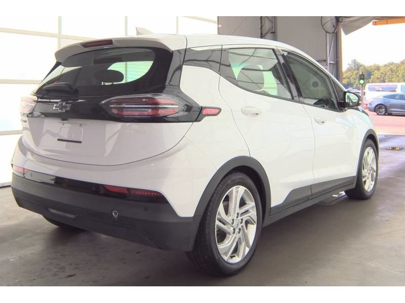 Used 2023 Chevrolet Bolt LT FWD image 3