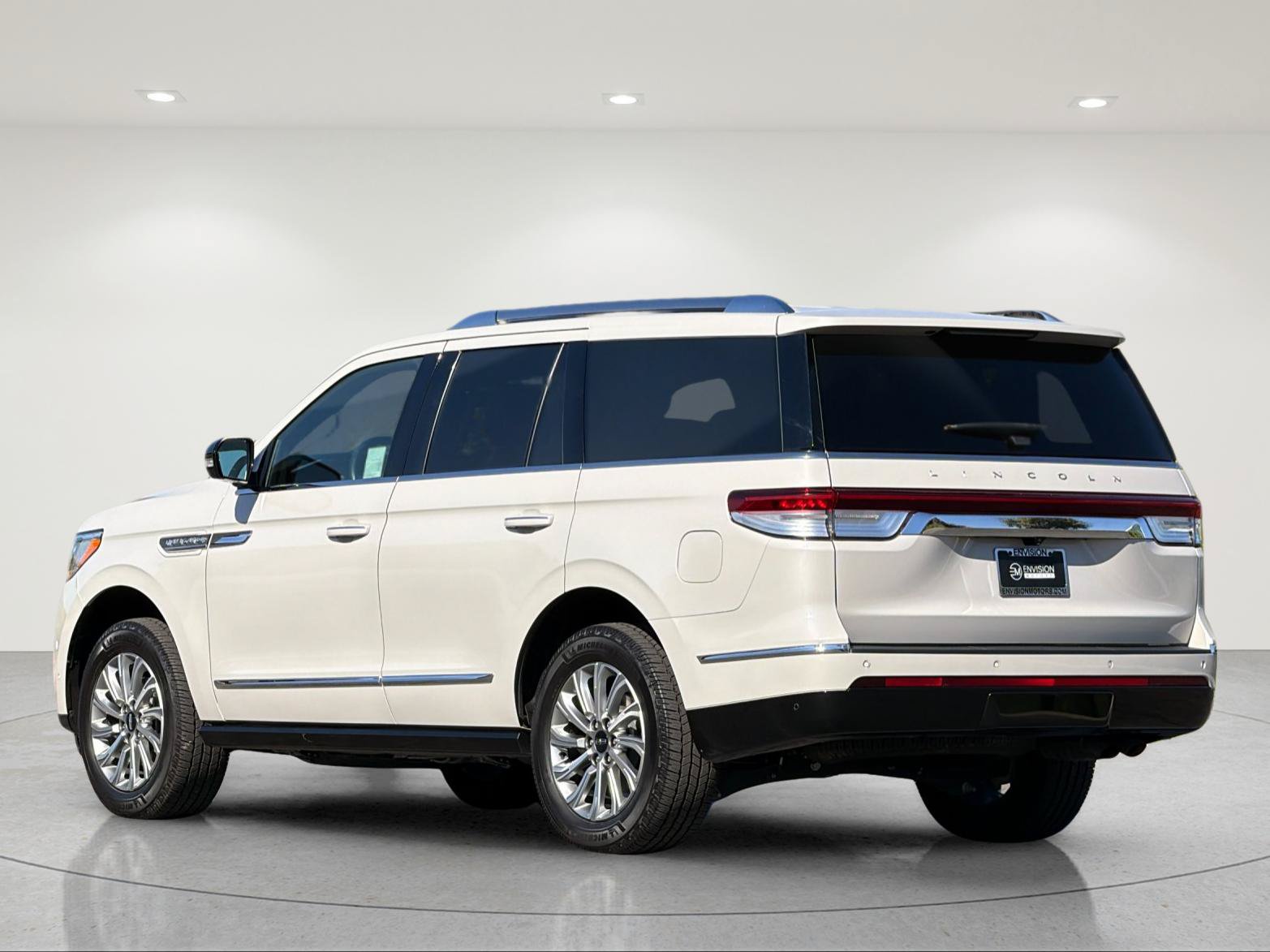 Used 2022 Lincoln Navigator 2WD image 3