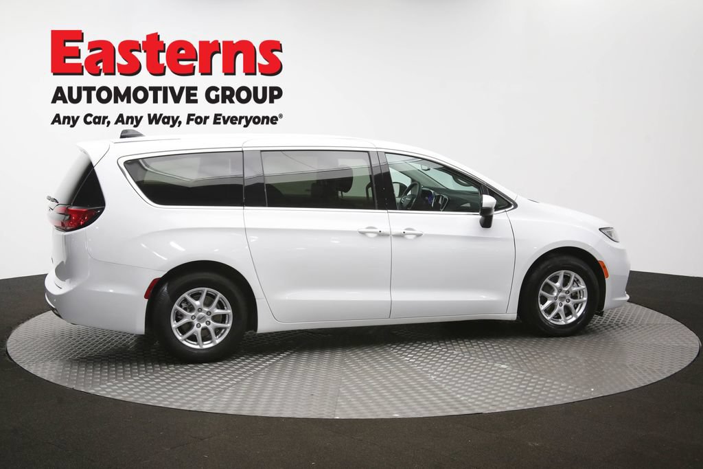 Used 2023 Chrysler Pacifica Touring-L FWD image 45