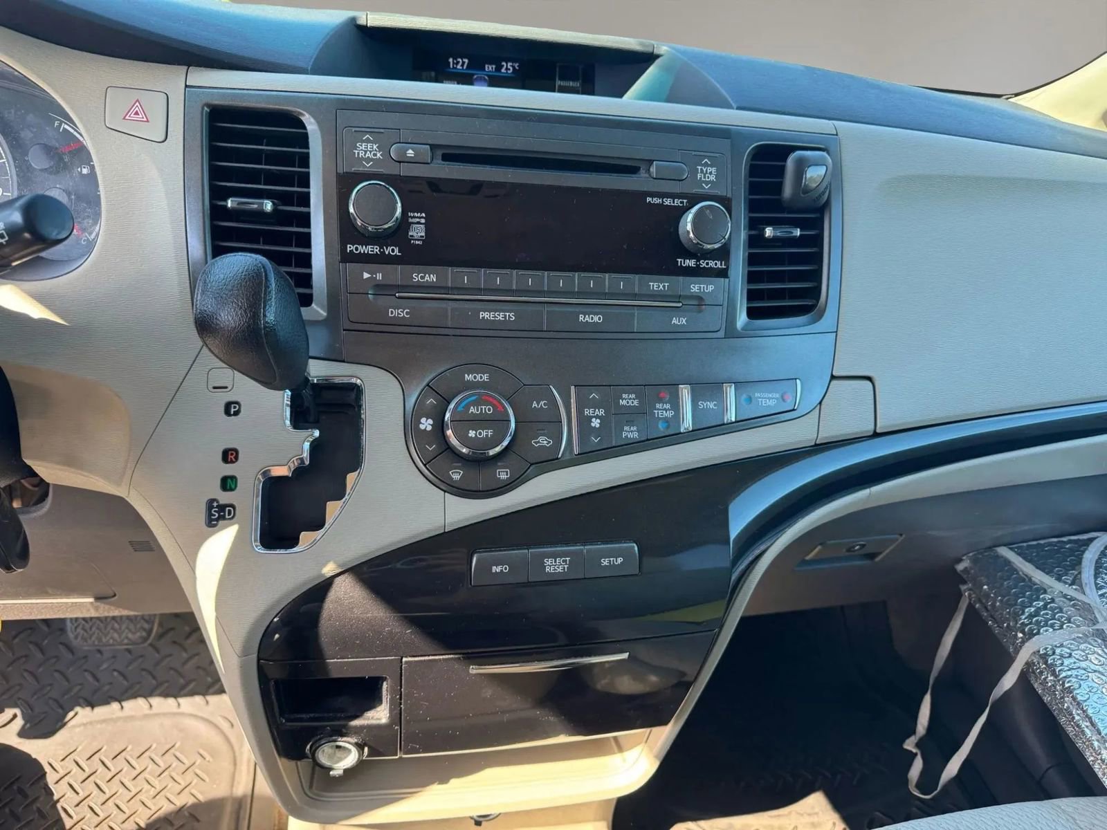 Used 2013 Toyota Sienna LE image 11