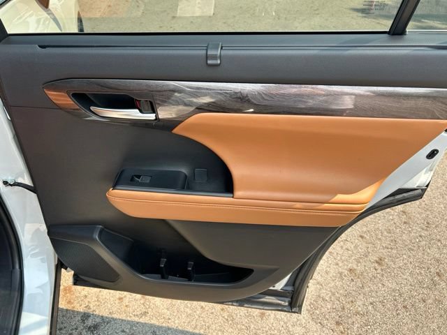 Certified 2025 Toyota Highlander Platinum AWD/4WD image 51