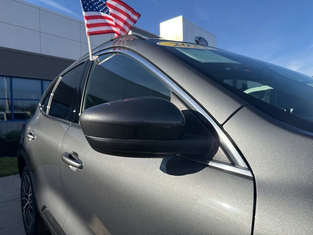 Used 2025 Ford Escape SE image 13