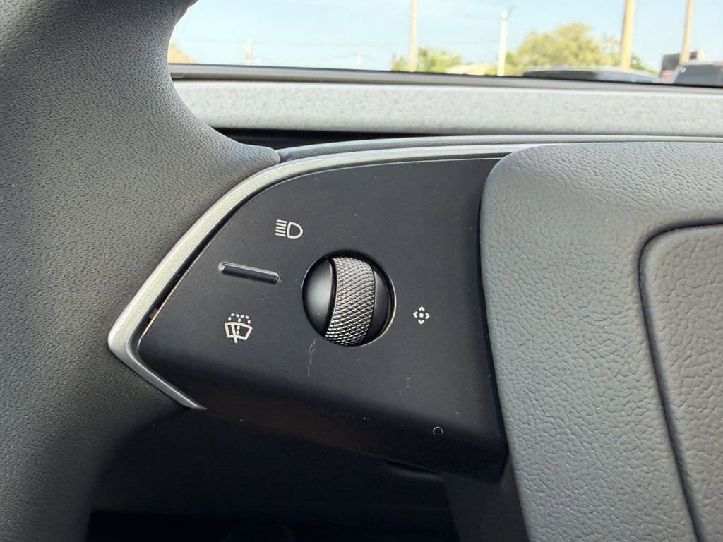 Used 2026 Tesla Model Y Long Range AWD/4WD image 28