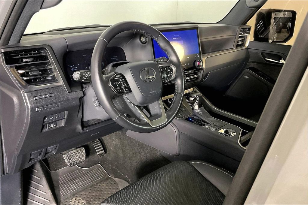 Used 2024 Lexus GX 550 image 18