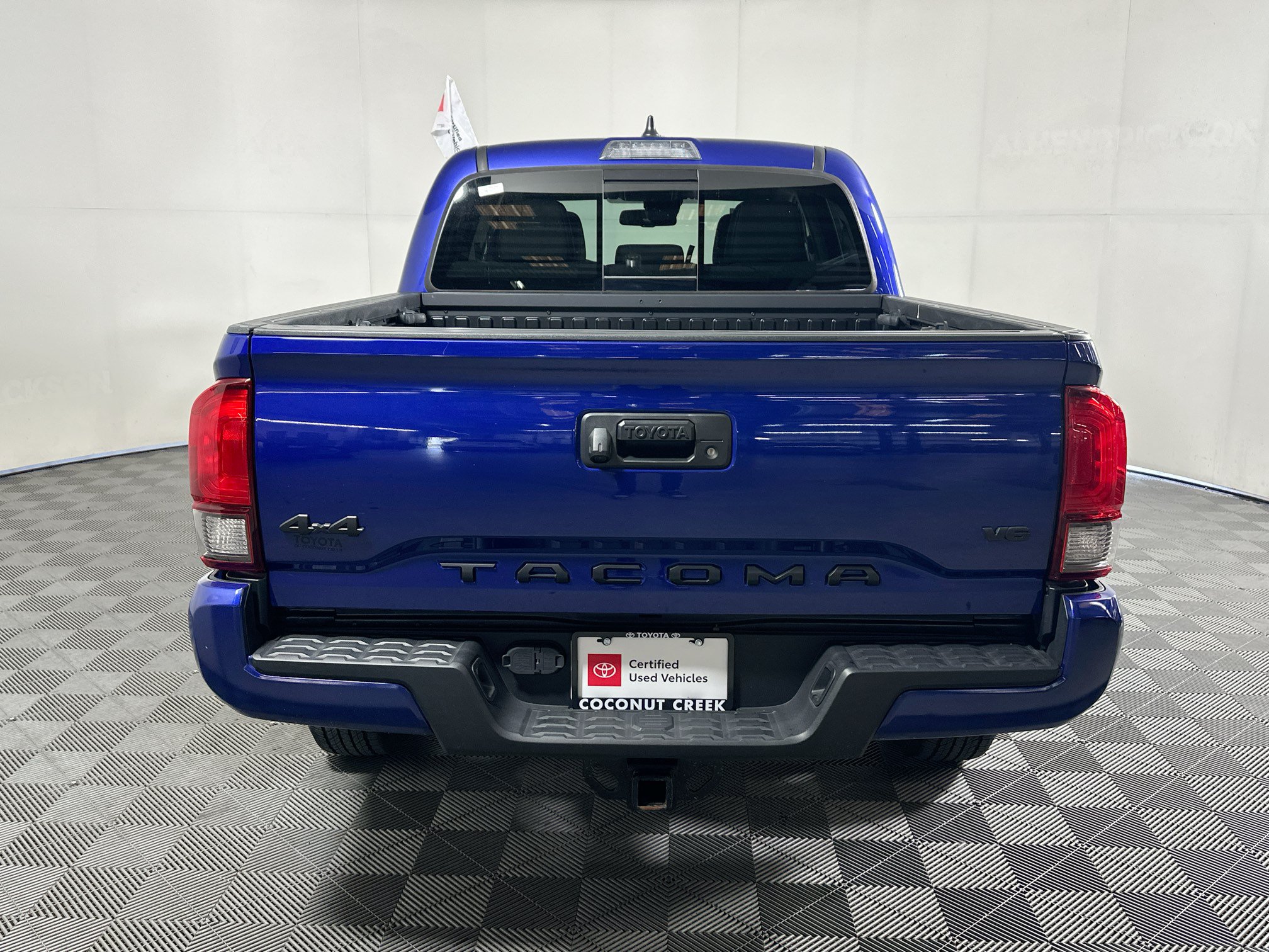 Used 2023 Toyota Tacoma SR5 w/ Technology Package AWD/4WD image 4