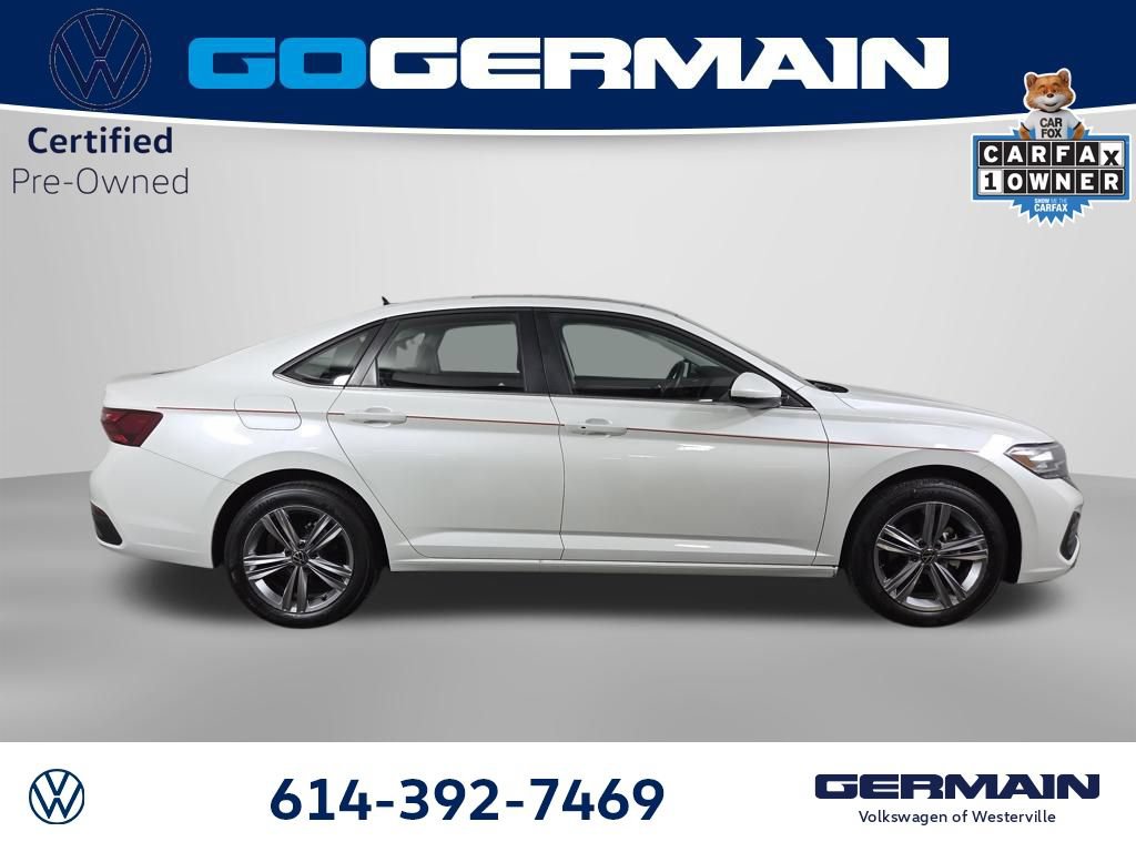 Used 2024 Volkswagen Jetta SE w/ Panoramic Sunroof Package FWD image 5