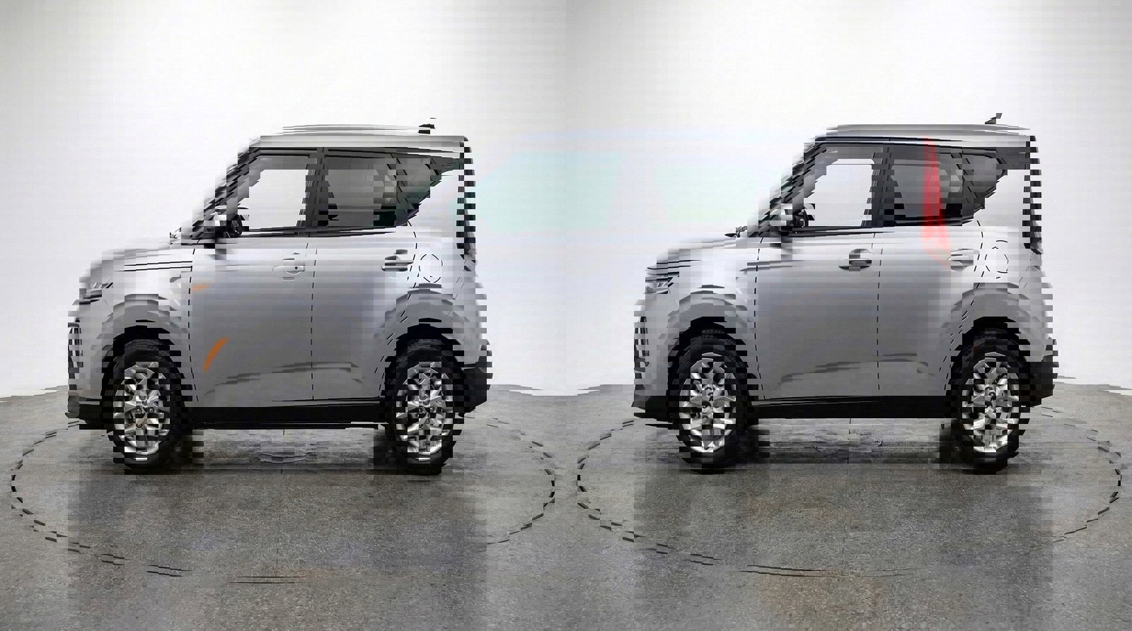 Used 2025 Kia Soul LX w/ LX Technology Package FWD image 4