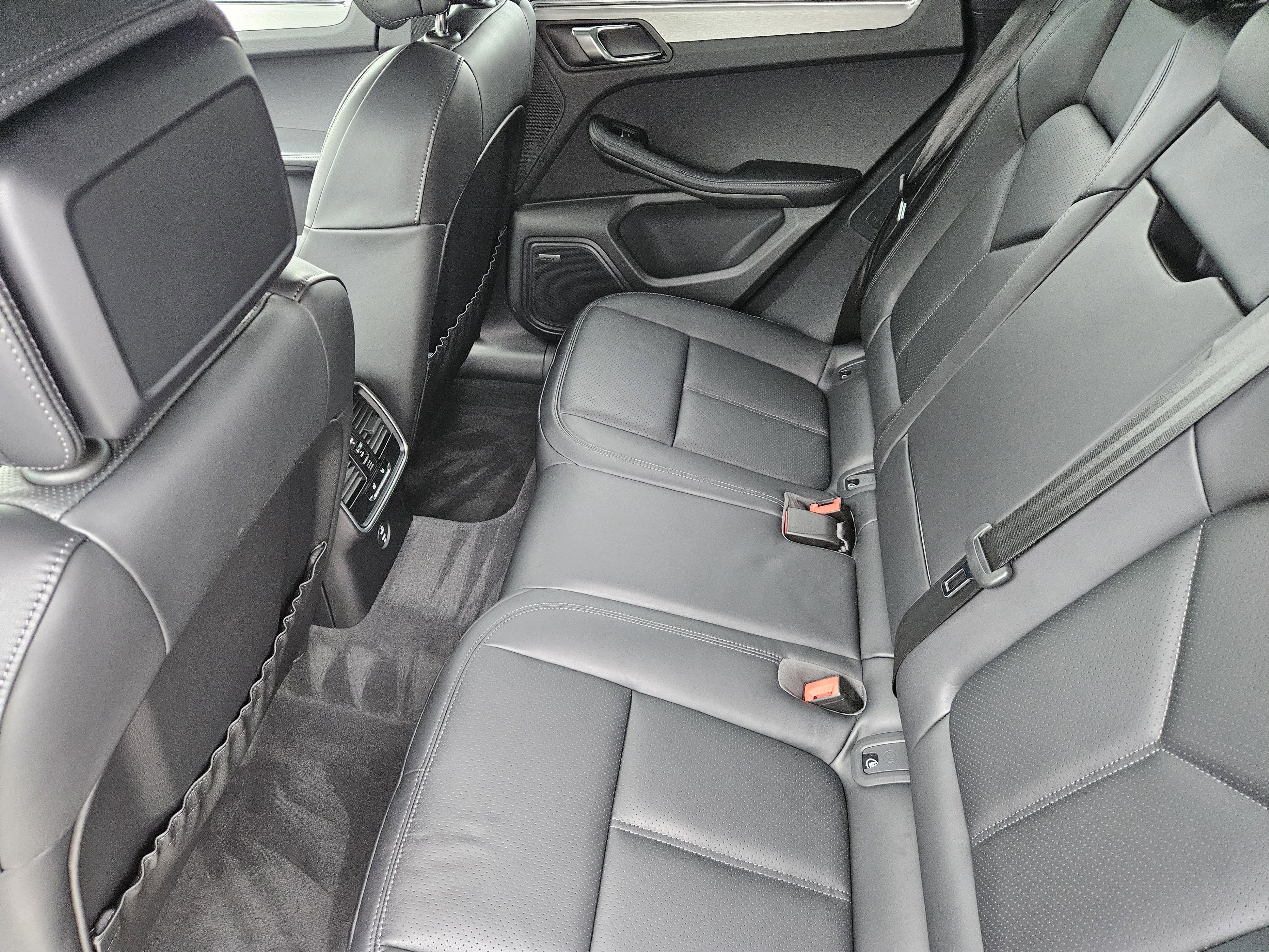 Certified 2026 Porsche Macan image 28