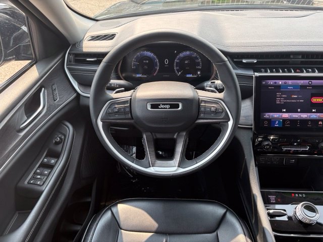 Used 2023 Jeep Grand Cherokee Limited AWD/4WD image 11
