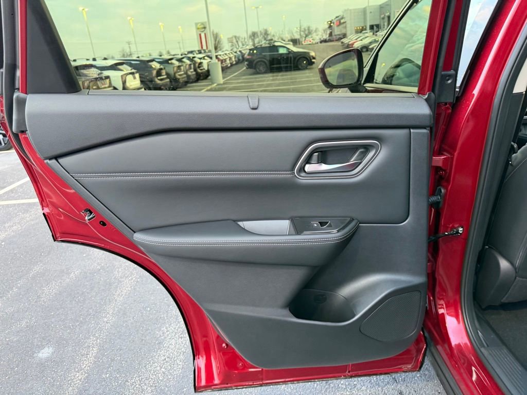 New 2026 Nissan Rogue Platinum w/ Platinum Premium Package AWD/4WD image 16