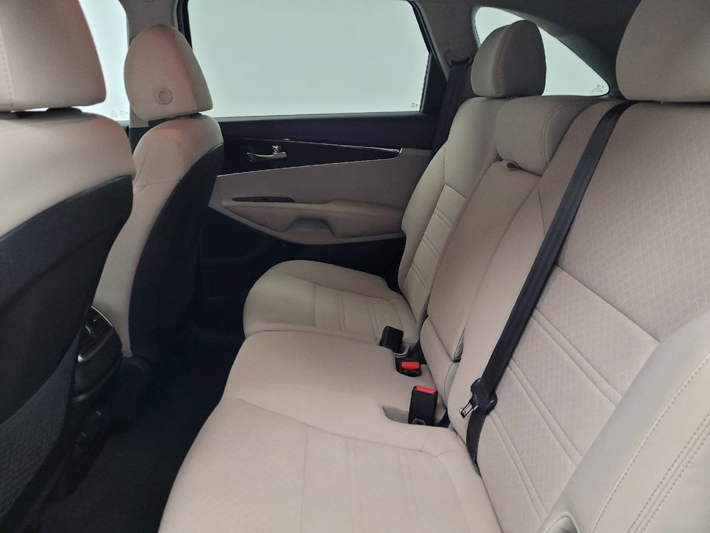 Used 2020 Kia Sorento LX image 18