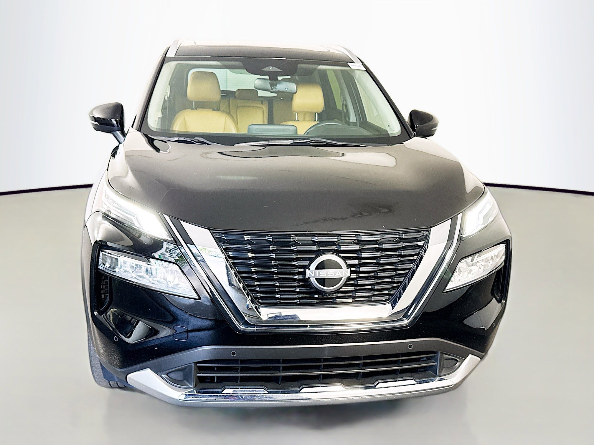 Used 2023 Nissan Rogue Platinum FWD image 2