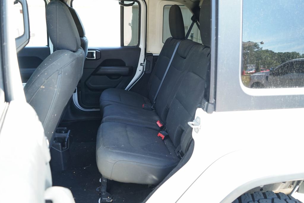 Used 2018 Jeep Wrangler Unlimited Sahara AWD/4WD image 9