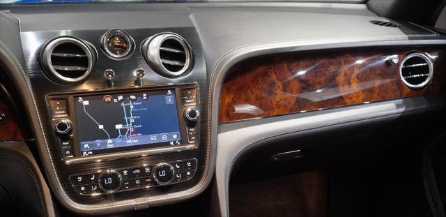 Used 2018 Bentley Bentayga AWD/4WD image 21