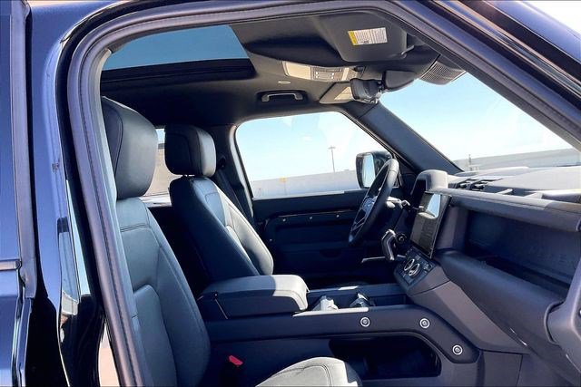 New 2026 Land Rover Defender 110 X-Dynamic SE image 12