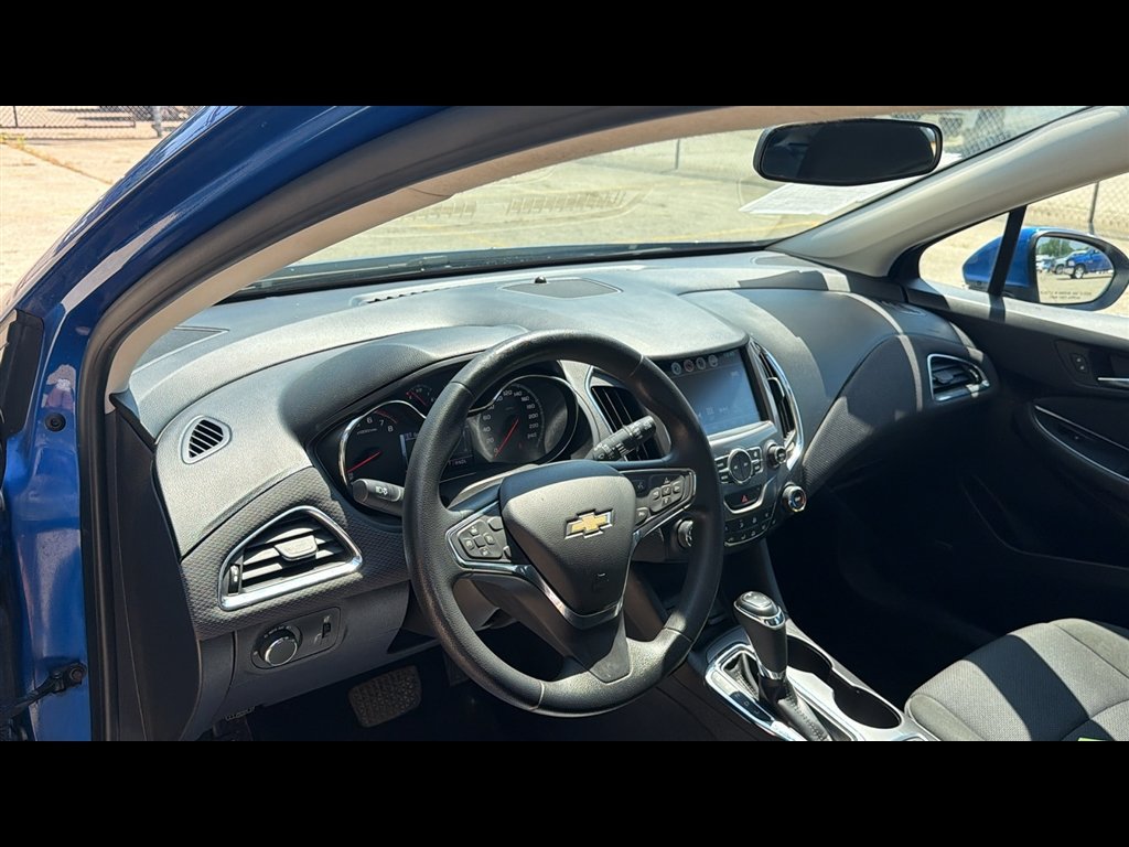 Used 2017 Chevrolet Cruze LT w/ LT True North Edition FWD image 9