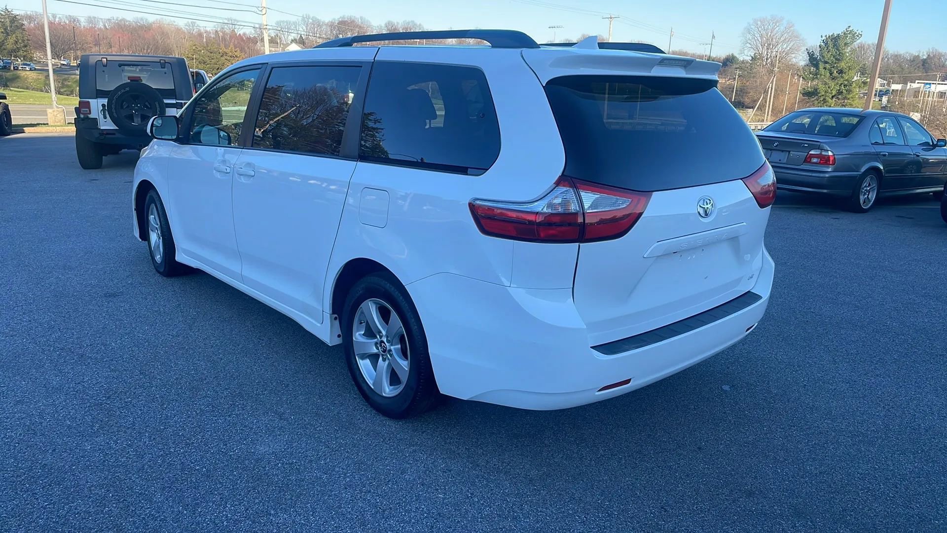 Used 2018 Toyota Sienna LE image 4