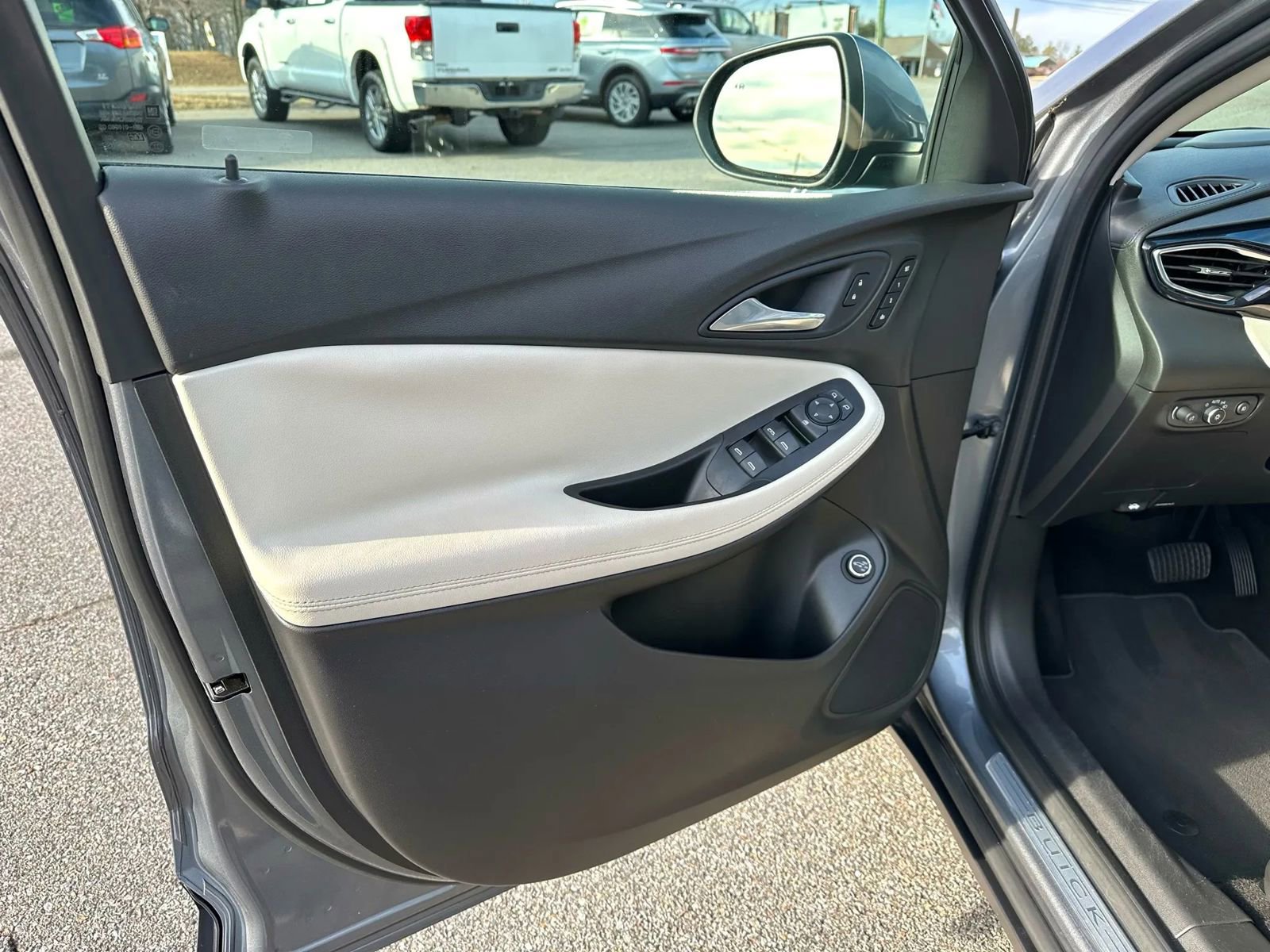 Used 2021 Buick Encore GX Essence w/ Advanced Technology Package image 24