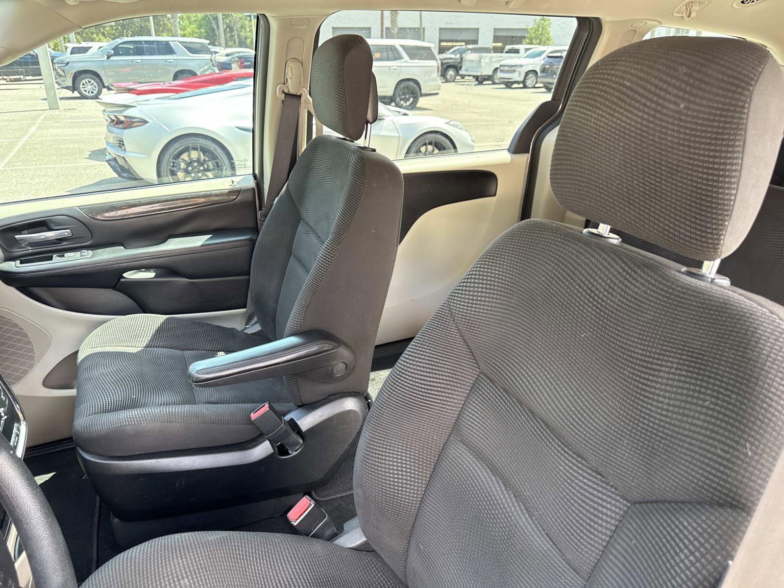 Used 2020 Dodge Grand Caravan SE w/ UConnect Hands-Free Group image 20