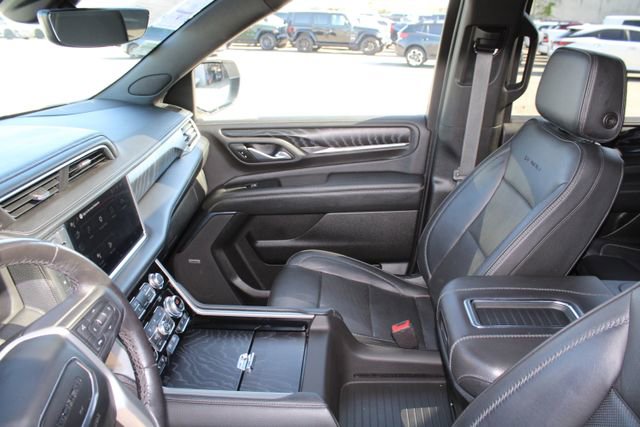 Used 2022 GMC Yukon XL Denali w/ Denali Premium Package AWD/4WD image 45