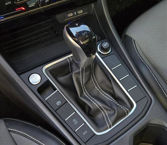 Used 2025 Volkswagen Jetta SE image 15