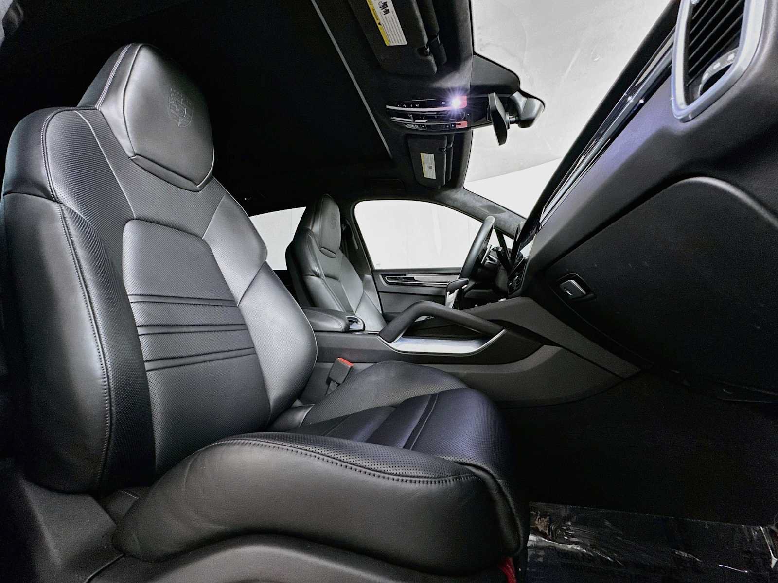 Certified 2023 Porsche Cayenne Turbo AWD/4WD image 30