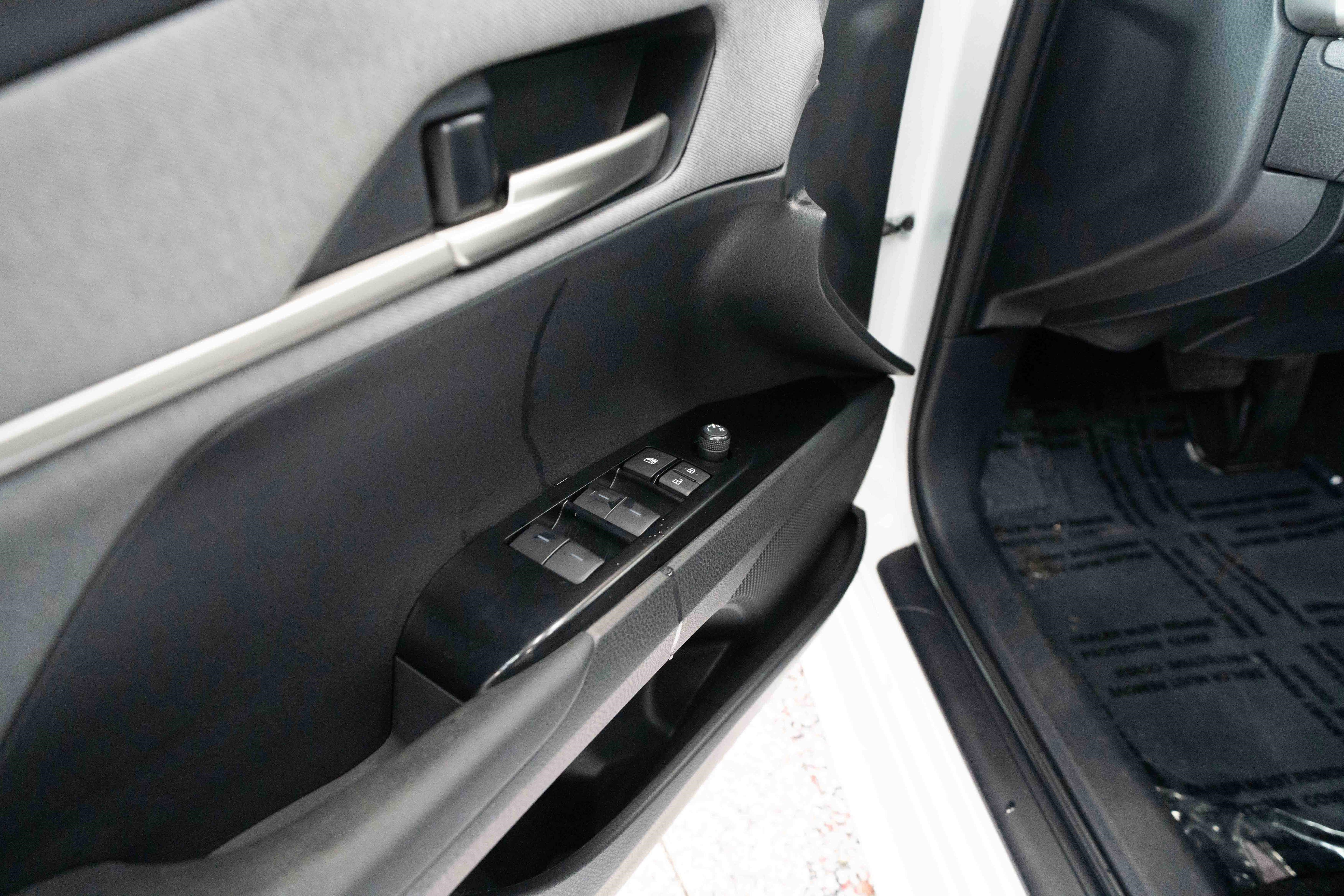 Used 2025 Toyota Camry LE w/ Convenience Package image 7