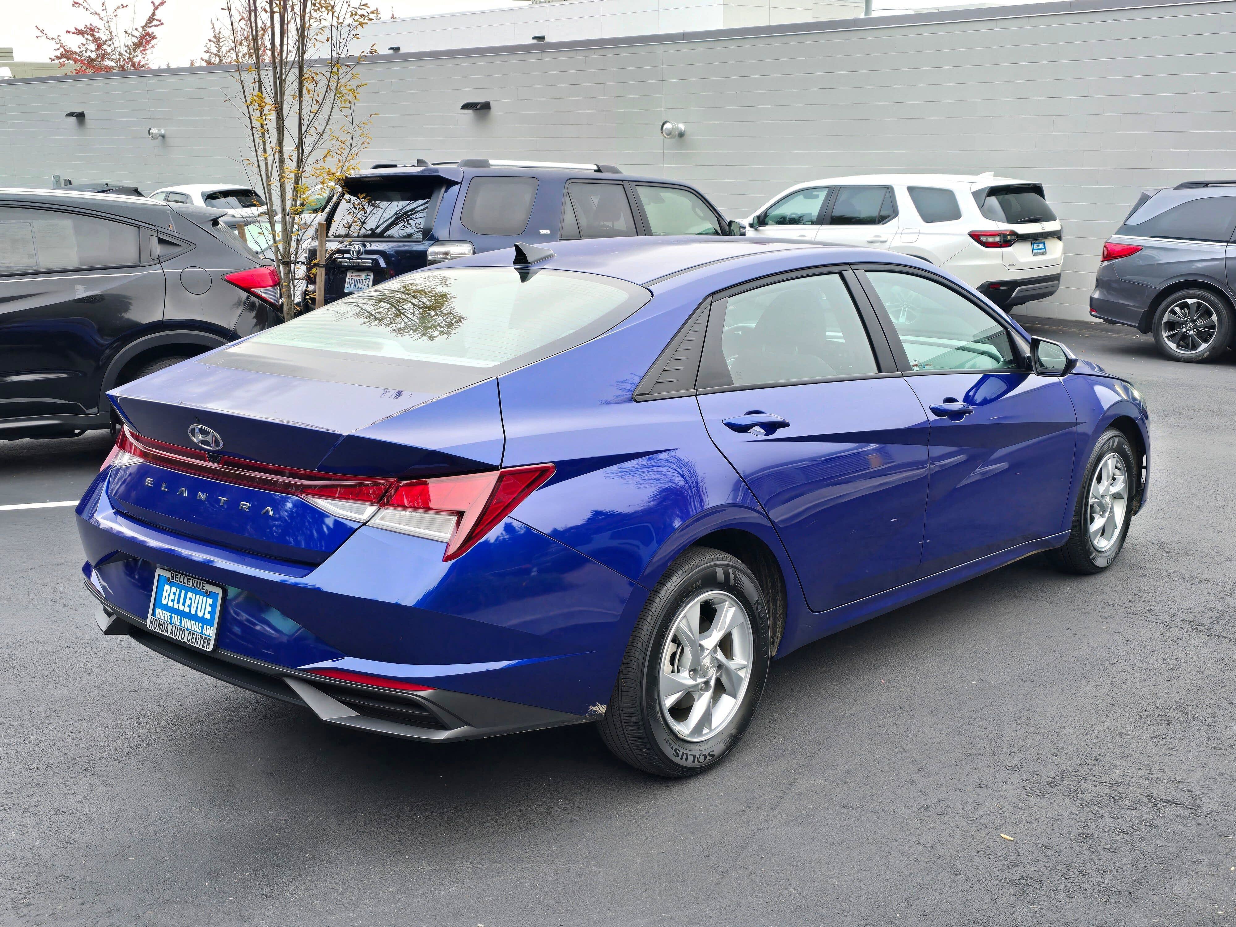 Used 2022 Hyundai Elantra SE FWD image 7