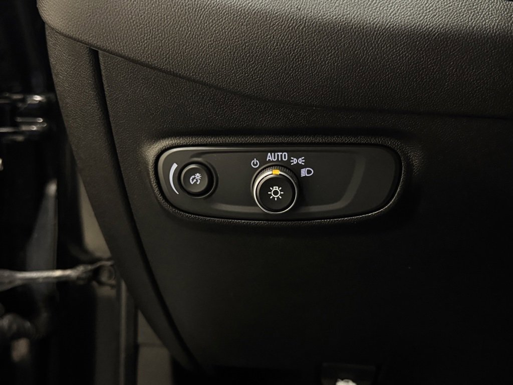 Used 2021 Chevrolet Equinox LS image 16